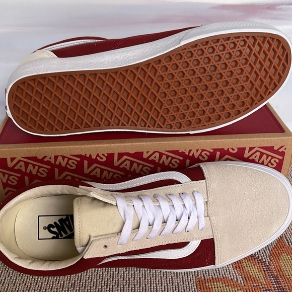 Vans Men’s Old Skool
Canvas/Suede Fired Brick
VN0007NTZHG
Sneakers - Picture 3 of 16